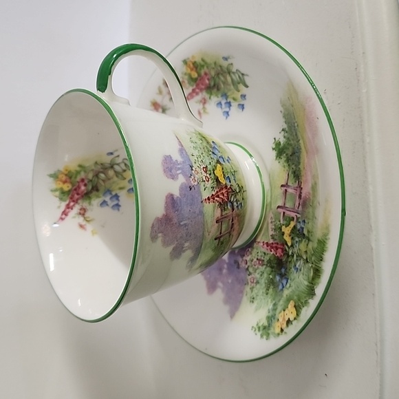 Bell "MEADOWSIDE" Vintage Teacup and Saucer Set Made in ENGLAND 1940 - Picture 4 of 7